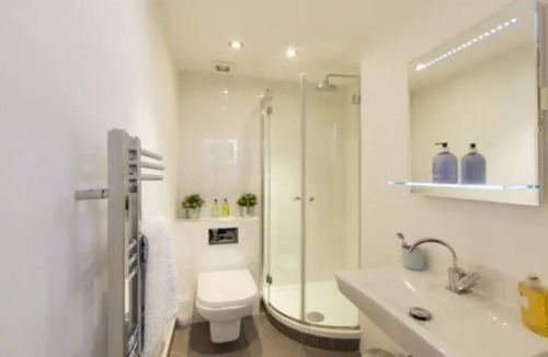 Finchley Church End Apartment | Finchley central - spacious ground floor apartment