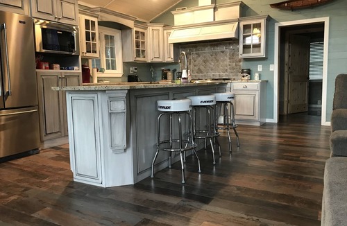 Doniphan Cabin | "Firefly on the Current" Gorgeous Riverfront Modern Cabin on Current River