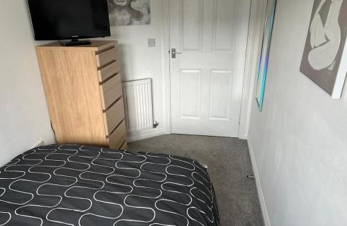 Filton Apartment | Flat in Filton Mod Rolls Royce gkn