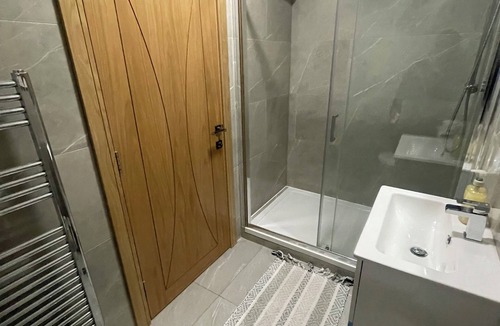 Leigh Apartment | Flat in Leigh