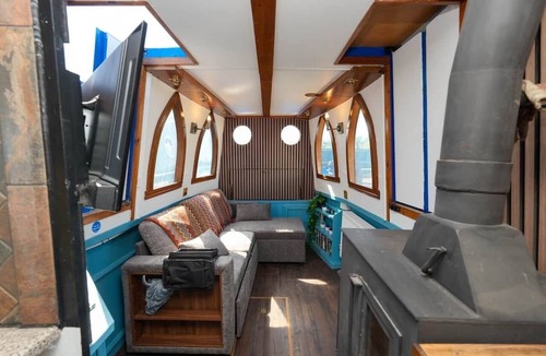 Church Minshull Boat Rental | Floating Retreat: Relax on a Charming Narrowboat