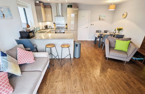 Newport Cottage | Folly View - First floor apartment that sleeps 4 guests in 2 bedrooms
