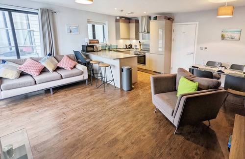 Newport Cottage | Folly View - First floor apartment that sleeps 4 guests in 2 bedrooms