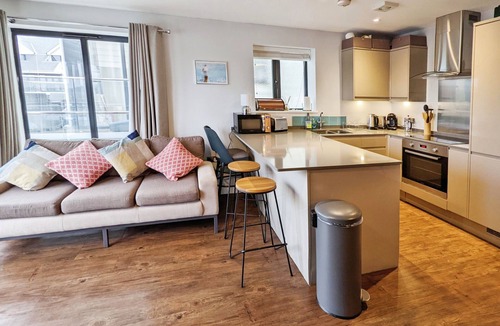 Newport Cottage | Folly View - First floor apartment that sleeps 4 guests in 2 bedrooms