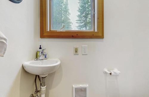 Serene Lakes House | Forest-view home with deck grill 2 living areas fireplace washer&dryer