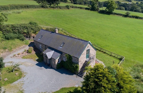 Eglwysbach Cottage | Four bedrooms, three en-suite shower rooms. Sleeps 7. Ample parking.