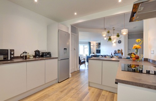Gwbert House | Fourwinds - Four Bedroom House, Sleeps 8
