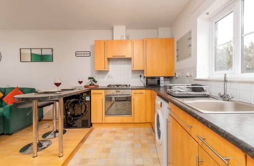 Coventry Apartment | Free Parking/Sleep 6/Central Coventry Flat