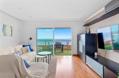Radazul Apartment | Frontline Beach Apt with Terrace