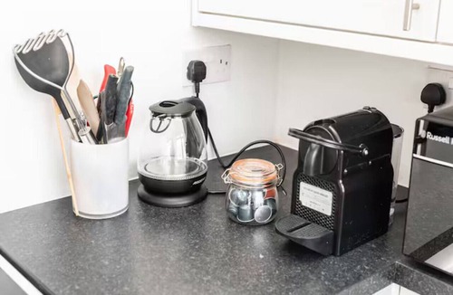 Sands End Apartment | Fulham 2BR Flat | Clean, Quiet & Spacious - Pass the Keys