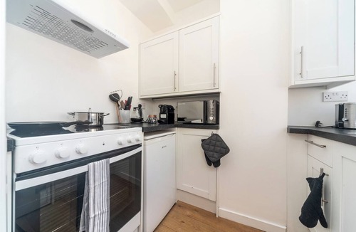 Sands End Apartment | Fulham 2BR Flat | Clean, Quiet & Spacious - Pass the Keys