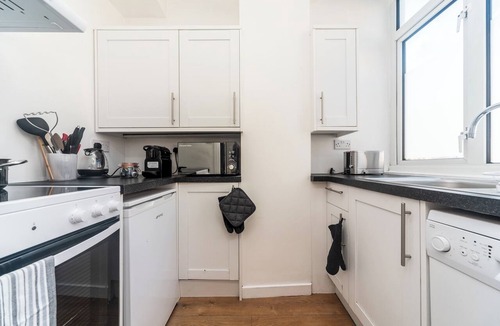Sands End Apartment | Fulham 2BR Flat | Clean, Quiet & Spacious - Pass the Keys