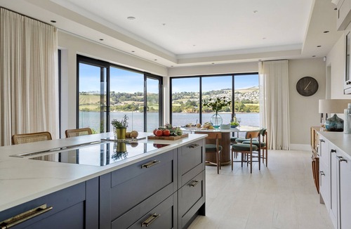 Combeinteignhead House | Gable View – Luxury Riverside Retreat with Panoramic Views & Cinema Room