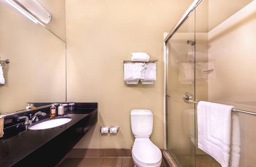 Cascade Hotel | Gaia Hotel & Spa Redding, an Ascend Collection Hotel