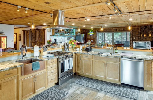 Stateline Condo | Game Room, Mtn Views! Unit 1 Mi to Heavenly Resort