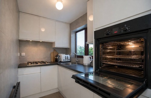 Old Windsor House | Garden, Parking, Private, Nr Windsor & Great Park.