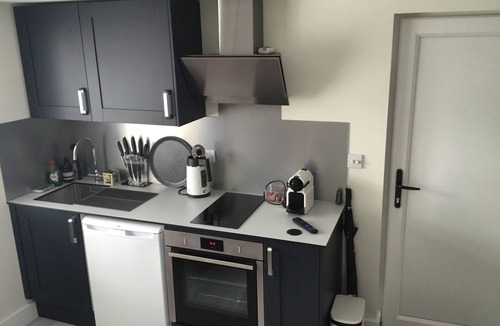 Netley Apartment | Garden Studio, private garden and amazing hot-tub