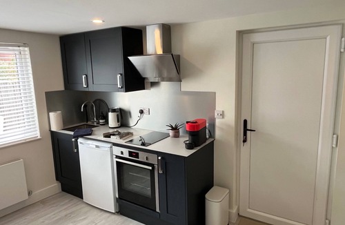 Netley Apartment | Garden Studio, private garden and amazing hot-tub