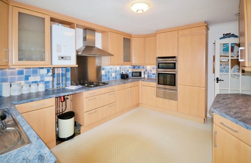 Bembridge Cottage | Gate House - a house that sleeps 6 guests in 3 bedrooms