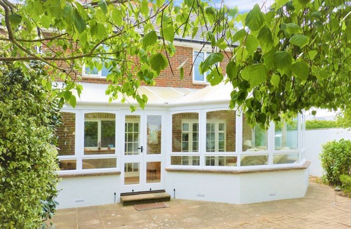 Bembridge Cottage | Gate House - a house that sleeps 6 guests in 3 bedrooms