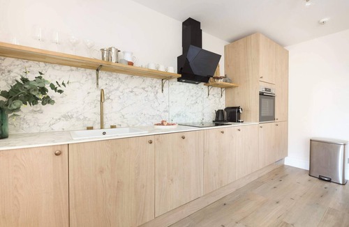 Upper Town Apartment | Charming Apartment Near Royal Crescent & Shops