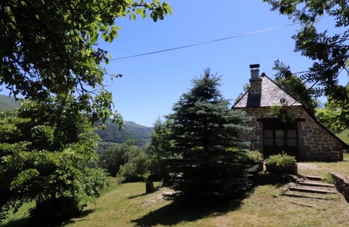Saint-Jacques-des-Blats Cottage | Gite Saint-Jacques-des-Blats, 2 bedrooms, 4 persons