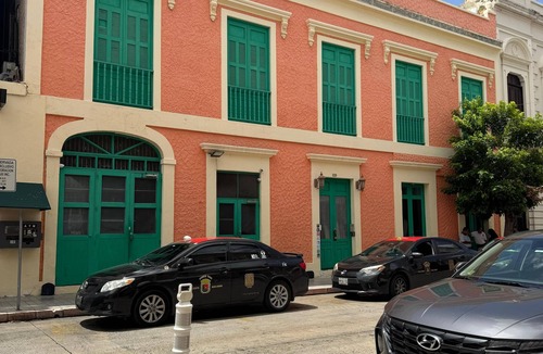 Ponce Centro Apartment | Gladiolas 1101
