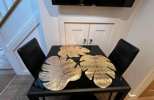 Glastonbury Apartment | Glastonbury Sacred , Split-Level 1 bedroom, 2 single bed
