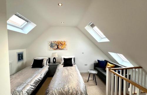 Glastonbury Apartment | Glastonbury Sacred , Split-Level 1 bedroom, 2 single bed