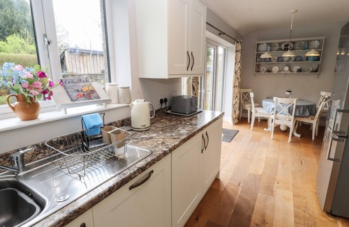 Near Sawrey Cottage | GLENSIDE, pet friendly, character holiday cottage in Far Sawrey