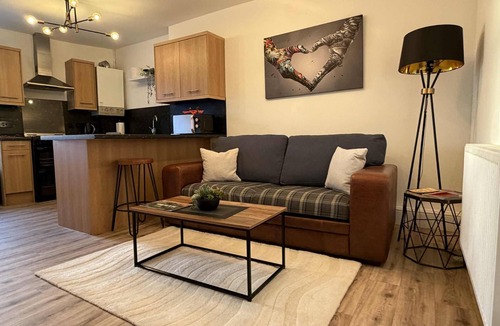 Lampeter Apartment | Glow Stay