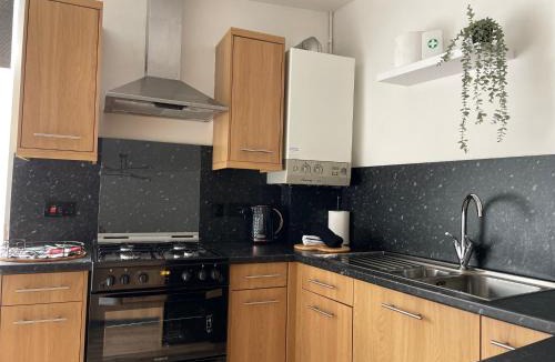 Lampeter Apartment | Glowstay 1