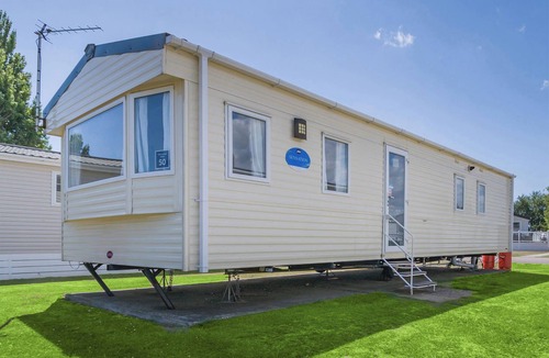 Ryde House | Gold Caravan with decking & sea view 6 P