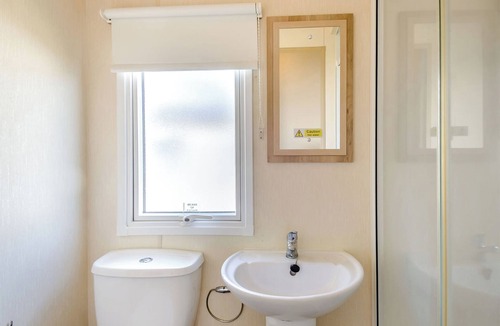 Ryde House | Gold Caravan with decking & sea view 6 P