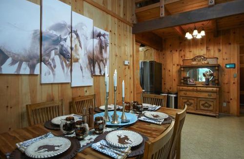 Shingletown House | Golden Hour Cabin on Sheridan Creek Near Lassen