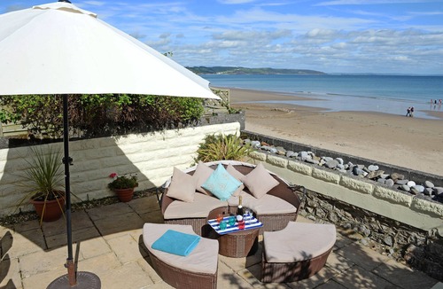 Saundersfoot Apartment | Gone to the Beach - Luxury Cottage, Sea Views, Direct Access to Beach, Pet Friendly