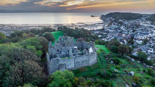 Mumbles Villa | Gower Group Getaway Sleeps 14