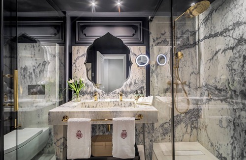 Central District Hotel | Gran Hotel Claridge Granada - Preferred Hotels & Resorts
