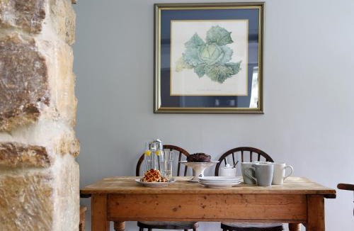 Ilminster House | Grapevine Cottage