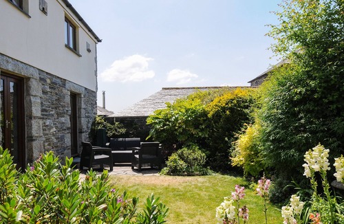 Saint Kew House | GREAT BRIGHTOR COB BARN, character holiday cottage in St Kew Highway