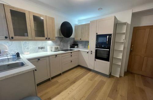 Treforest House | Great Value Rooms Close to Station
