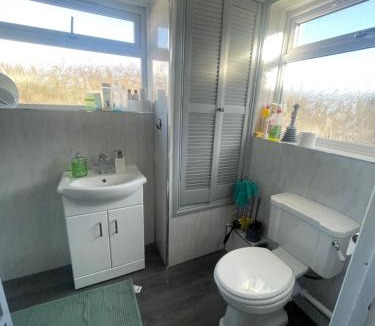 Treforest House | Great Value Rooms Close to Station