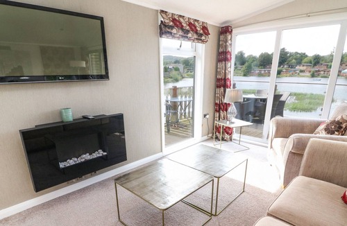 Tewitfield Cabin | GRESSINGHAM 5, pet friendly, with a garden in Carnforth