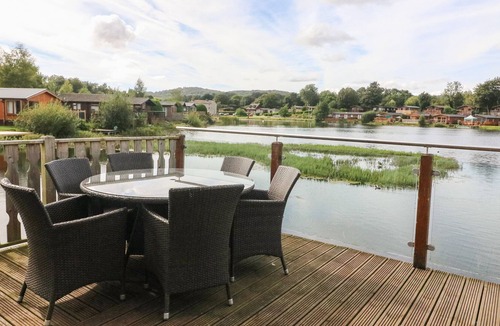 Tewitfield Cabin | GRESSINGHAM 5, pet friendly, with a garden in Carnforth