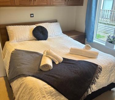 Tewitfield Resort | Gressingham 9 - South Lakes Leisure Village - lodge on the lake