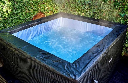 Manchester House | Group Escape - Hot Tub, Fire Pit & Event Space