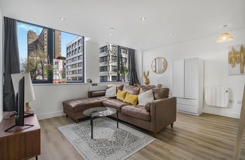Old Trafford Apartment | GuestReady - Chic Urban Retreat in Old Trafford