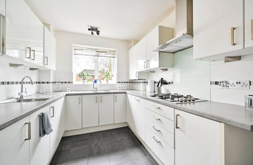 Finchley Church End Apartment | GuestReady - Peaceful hideaway in North London