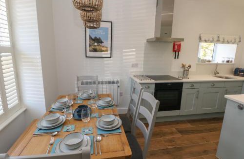 Pen-clawdd House | Gwynfryn