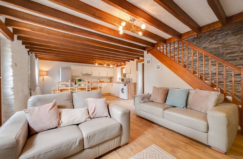 Bethania House | Hafod Hir - Five Bedroom House, Sleeps 10